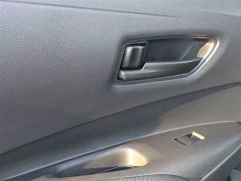 Used 2025 Toyota Corolla LE image 27
