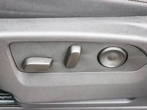 Used 2025 Chevrolet Suburban Premier image 21