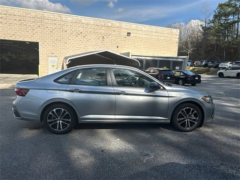Used 2023 Volkswagen Jetta Sport image 4