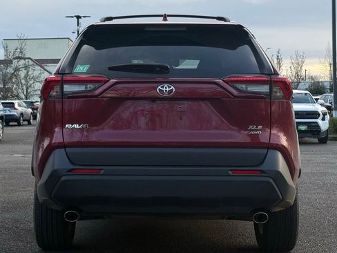 Used 2023 Toyota RAV4 XLE Premium image 4
