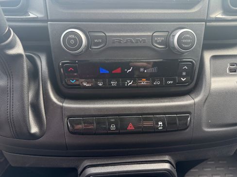 Used 2025 RAM ProMaster 2500 w/ Convenience Group image 21