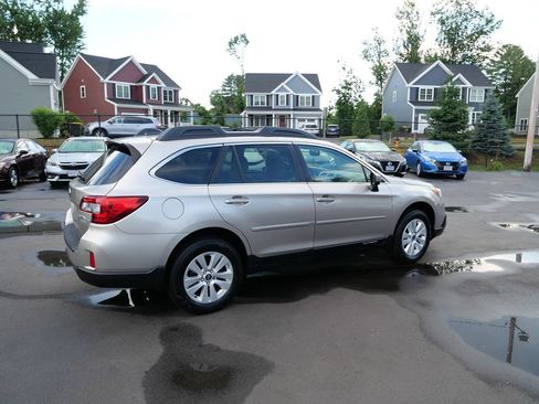 Used 2017 Subaru Outback 2.5i Premium AWD/4WD image 7
