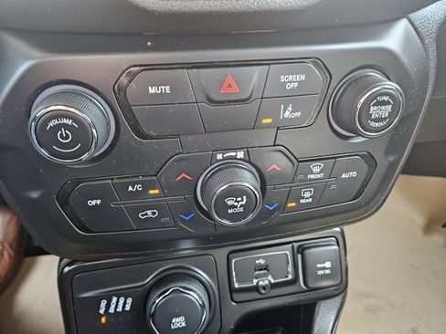 Used 2023 Jeep Renegade Limited image 26