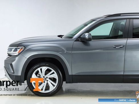 Used 2023 Volkswagen Atlas SE w/ Panoramic Sunroof Package FWD image 3