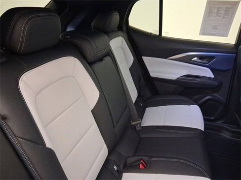 Used 2025 Chevrolet Equinox EV LT w/ Convenience Package image 16