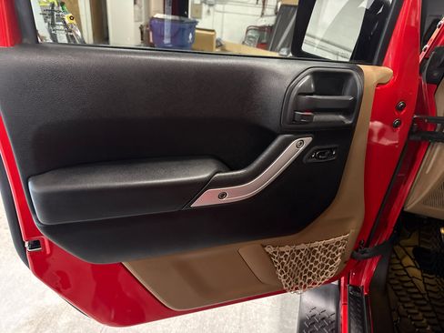 Used 2013 Jeep Wrangler Unlimited Sahara w/ Connectivity Group image 25