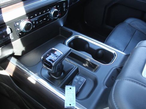 Used 2022 GMC Sierra 1500 SLT image 32