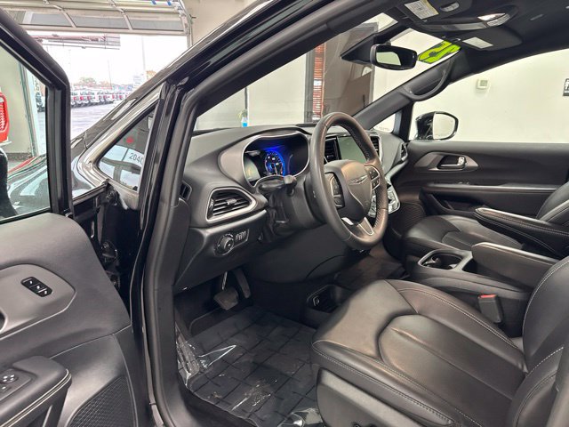 Used 2025 Chrysler Pacifica Select FWD image 15