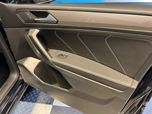 Certified 2022 Volkswagen Tiguan SE FWD image 11