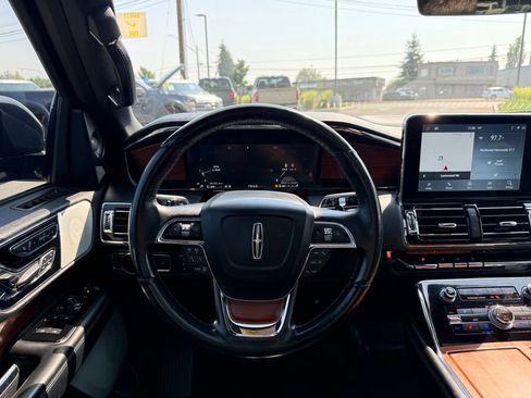 Certified 2021 Lincoln Navigator Reserve AWD/4WD image 10