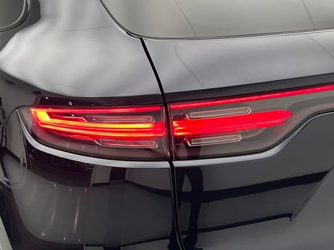 Used 2021 Porsche Cayenne image 37