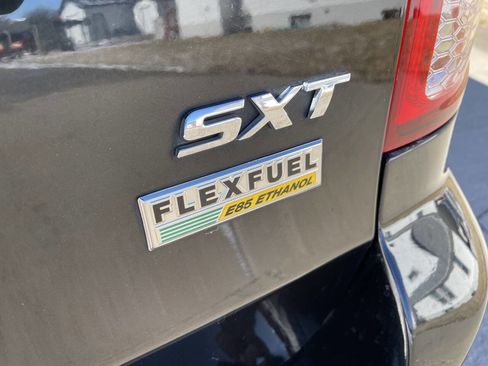 Used 2018 Dodge Grand Caravan SXT image 35