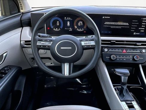 Used 2025 Hyundai Tucson SE image 5