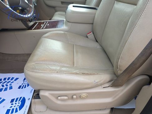 Used 2013 Chevrolet Avalanche LTZ AWD/4WD image 14