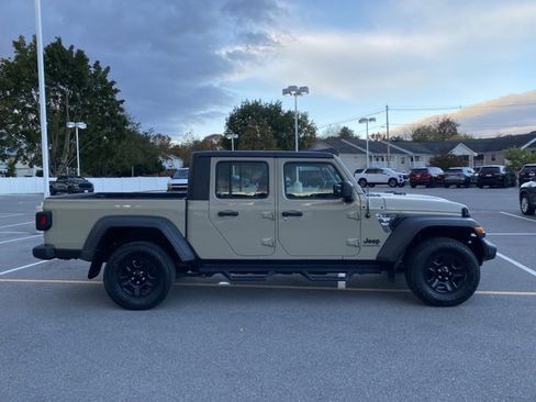 Used 2020 Jeep Gladiator Sport image 6