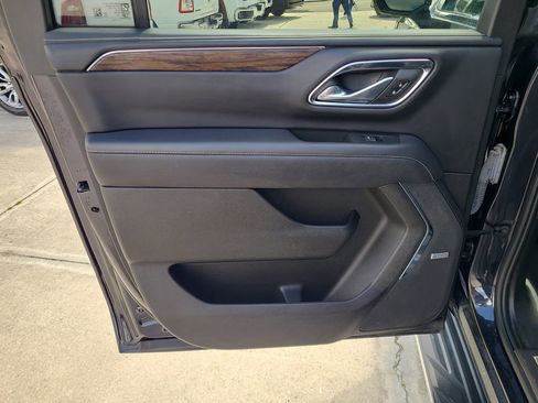 Used 2023 Chevrolet Suburban Premier image 16