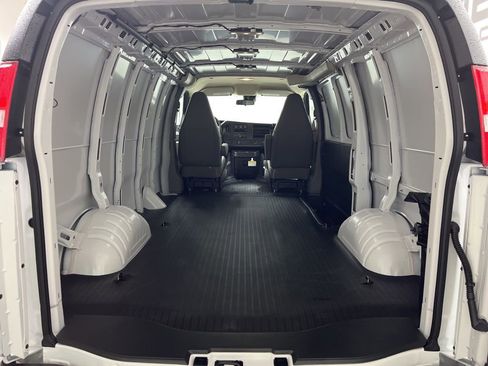 New 2026 GMC Savana 2500 RWD image 5