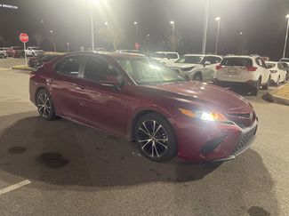 Used 2018 Toyota Camry SE video 2