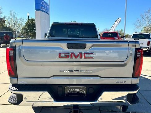 Used 2024 GMC Sierra 2500 SLT w/ SLT Premium Package image 3