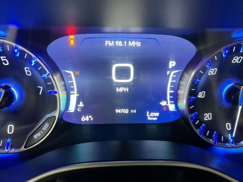 Used 2022 Chrysler Pacifica Touring-L FWD image 13