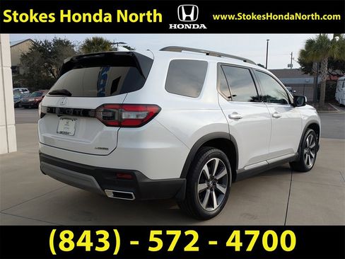 Used 2023 Honda Pilot Touring image 4