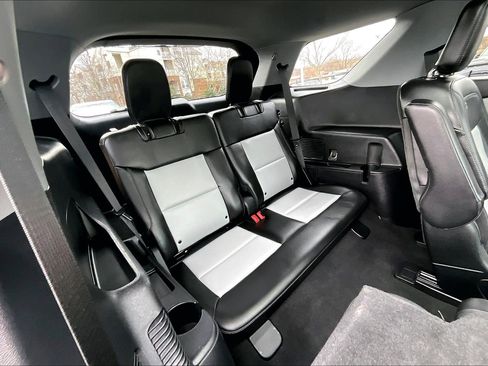 Used 2022 Ford Explorer XLT w/ Equipment Group 202A image 26