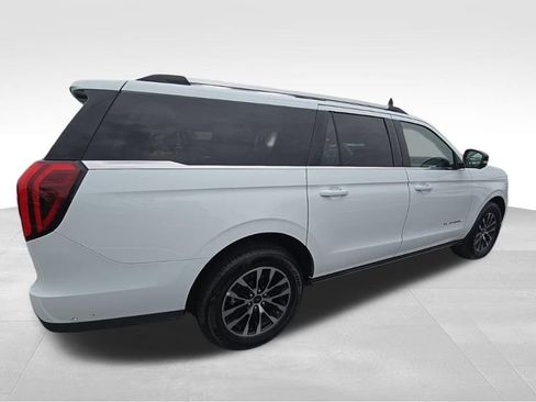 Used 2025 Ford Expedition Max Platinum AWD/4WD image 2
