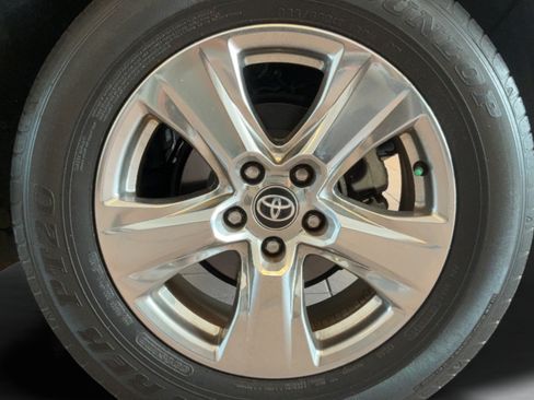 Used 2022 Toyota RAV4 XLE FWD image 35