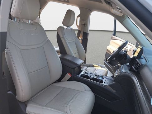 Used 2020 Ford Explorer Platinum w/ Premium Technology Package AWD/4WD image 11