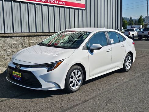 New 2025 Toyota Corolla LE FWD image 2