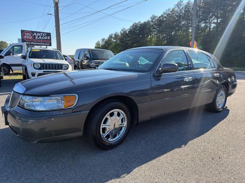 Used 1998 Lincoln Town Car Signature image 1
