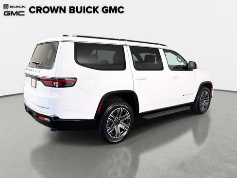 Used 2025 Jeep Wagoneer 2WD image 5