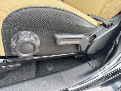 Used 2021 Jeep Wrangler Unlimited Sahara image 25