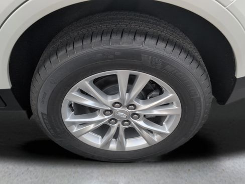 New 2025 Cadillac XT5 Luxury image 28