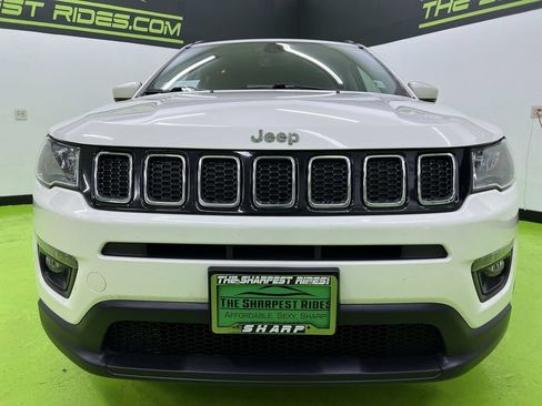 Used 2019 Jeep Compass Latitude w/ Popular Equipment Group AWD/4WD image 3