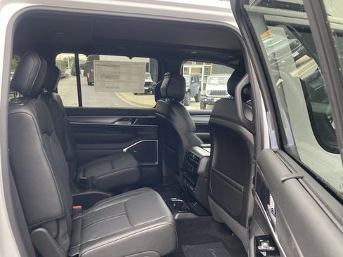 New 2025 Jeep Wagoneer L Series II w/ Convenience Group I image 29