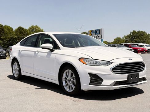 Used 2019 Ford Fusion SE FWD image 4