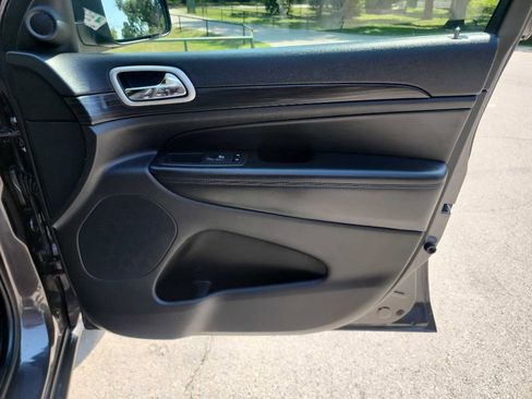 Used 2021 Jeep Grand Cherokee Laredo X image 34