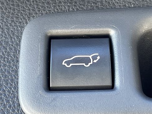 Used 2021 Toyota Highlander Limited image 30