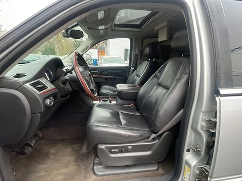 Used 2011 Cadillac Escalade EXT Premium image 12