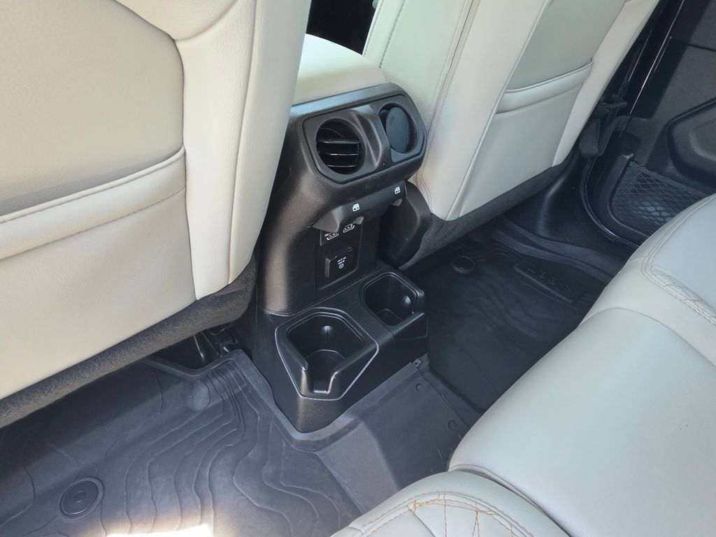 Used 2023 Jeep Gladiator Overland AWD/4WD image 13