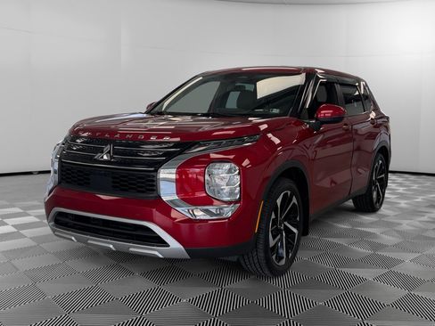 Used 2023 Mitsubishi Outlander SE image 4