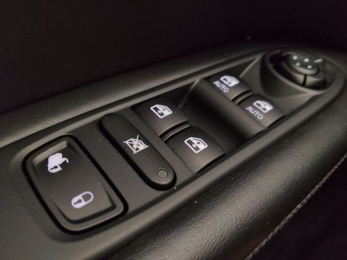 Used 2018 Jeep Compass Latitude w/ Popular Equipment Group AWD/4WD image 27
