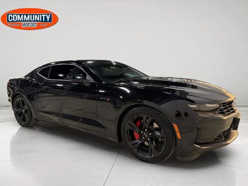 Used 2021 Chevrolet Camaro LT w/ Technology Package image 11