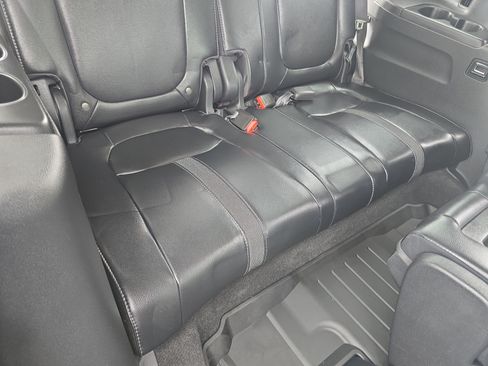 Used 2023 Honda Pilot Touring image 12
