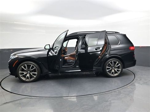 Used 2021 BMW X7 M50i image 32
