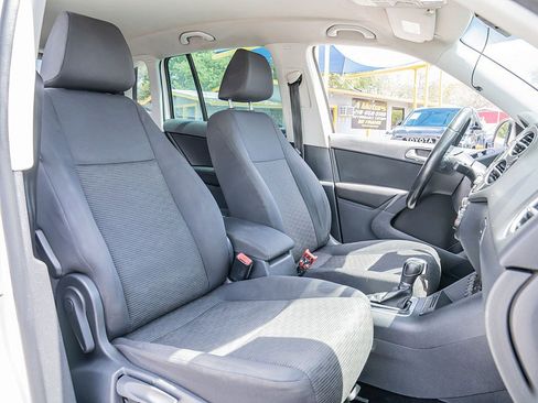 Used 2013 Volkswagen Tiguan S image 20