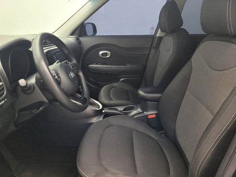 Used 2017 Kia Soul + image 17