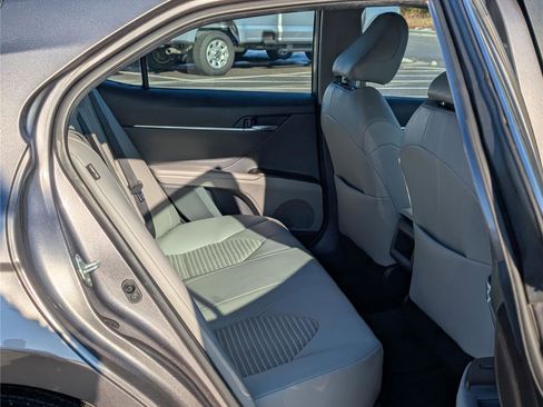 Used 2023 Toyota Camry SE image 12
