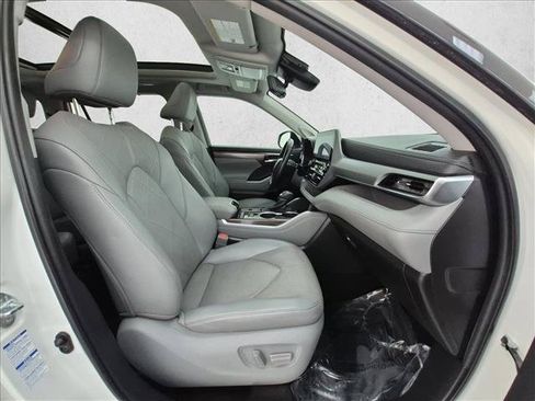 Used 2021 Toyota Highlander Platinum AWD/4WD image 25